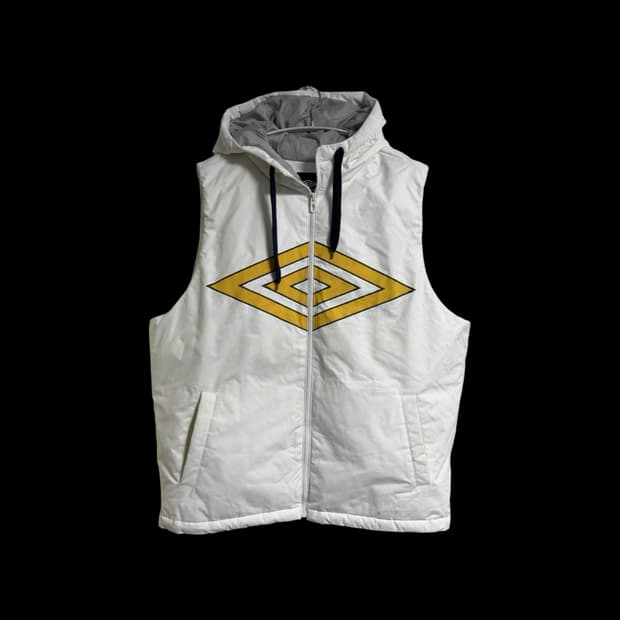 엄브로 아카이브 로고 후드 패딩 조끼