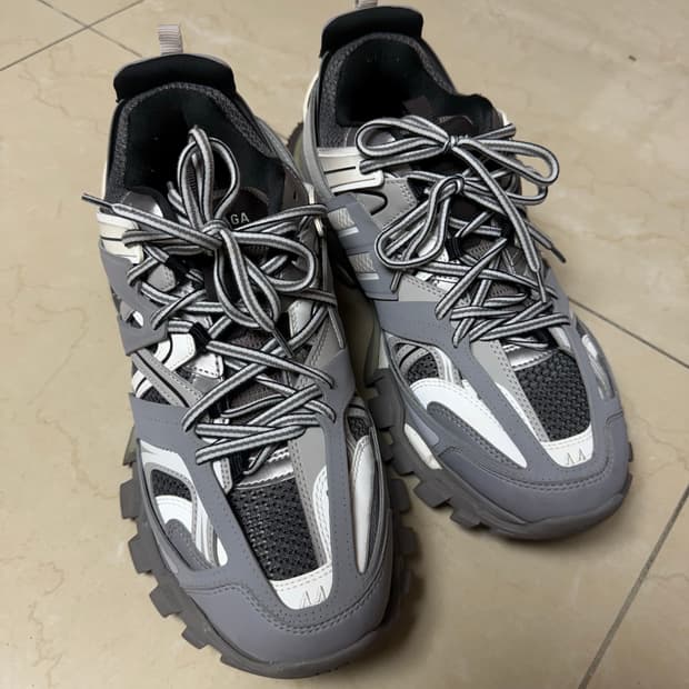 [44] 발렌시아가 트랙 그레이