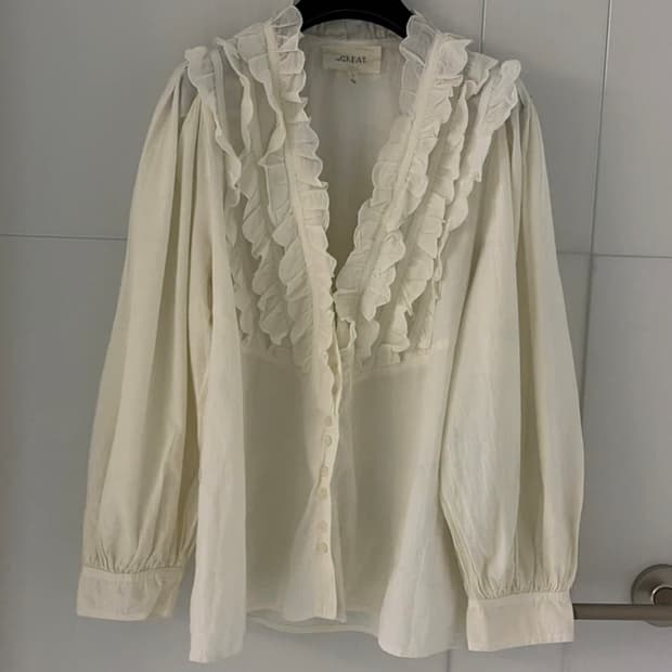 더그레이트 프릴 블라우스
