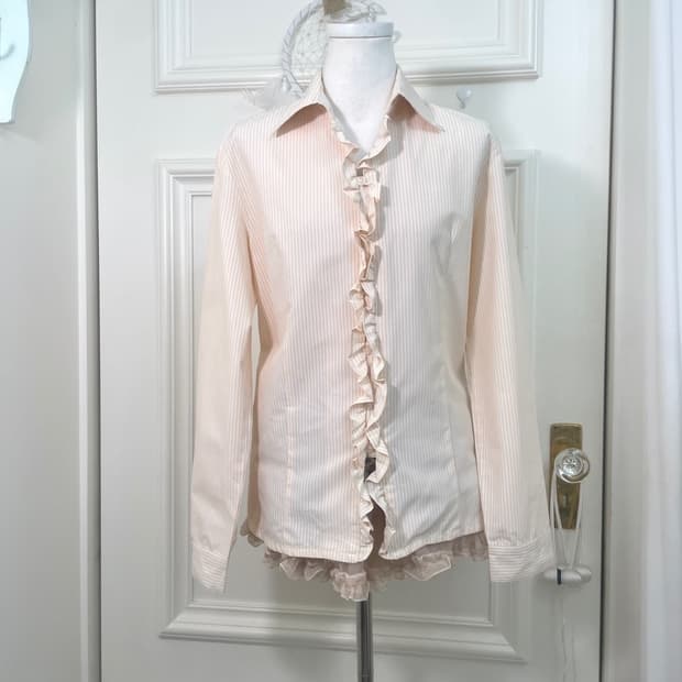 white coral stripe ruffle shirt(size-11)