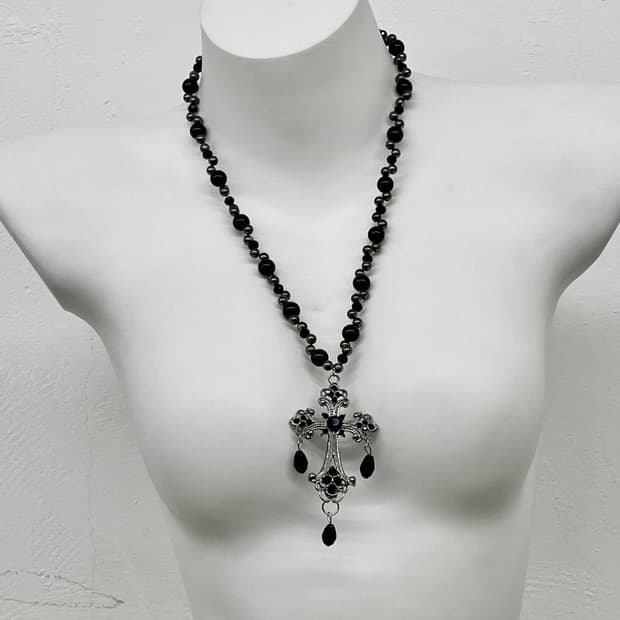 블랙 고딕 십자가 드롭 네크리스