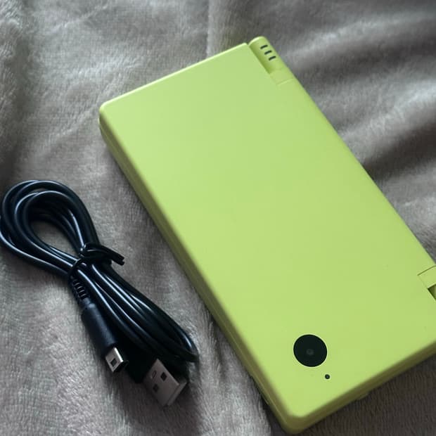 닌텐도 DSi 라임 일본판