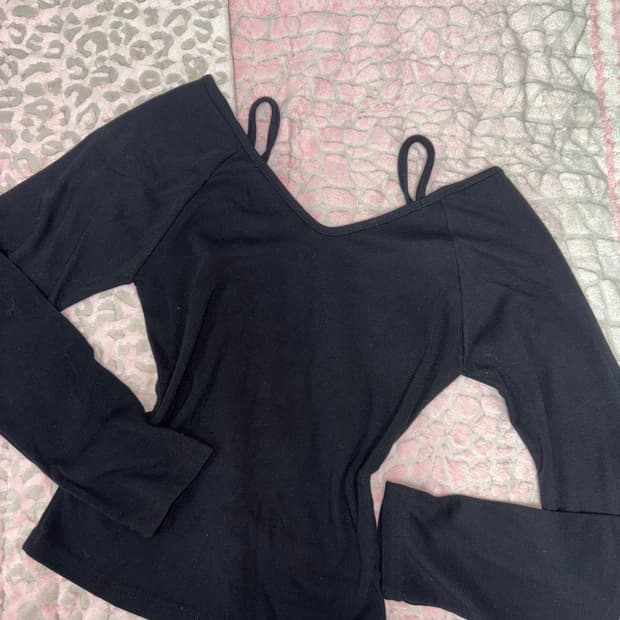 무지 오프숄더 블랙