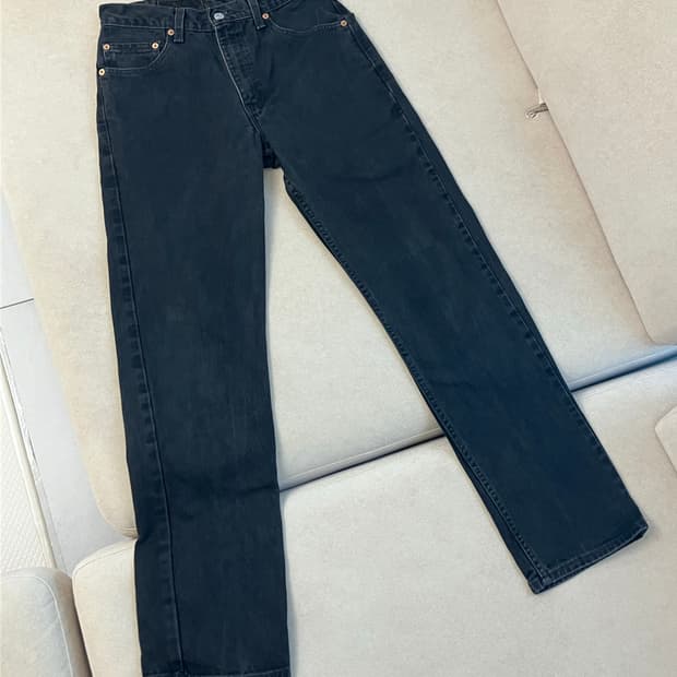 00s Levi’s black 505