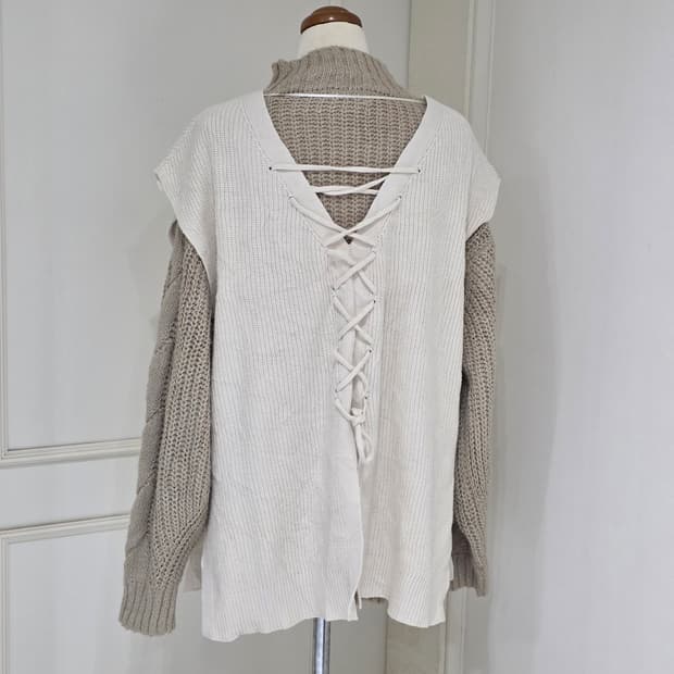 일본빈티지 GU) 베이지 모리걸 데일리 등 뒷트임 리본끈 니트베스트