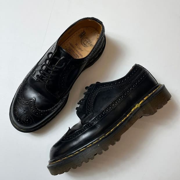 닥터마틴 3989 브로그 윙팁 슈즈 Q1350