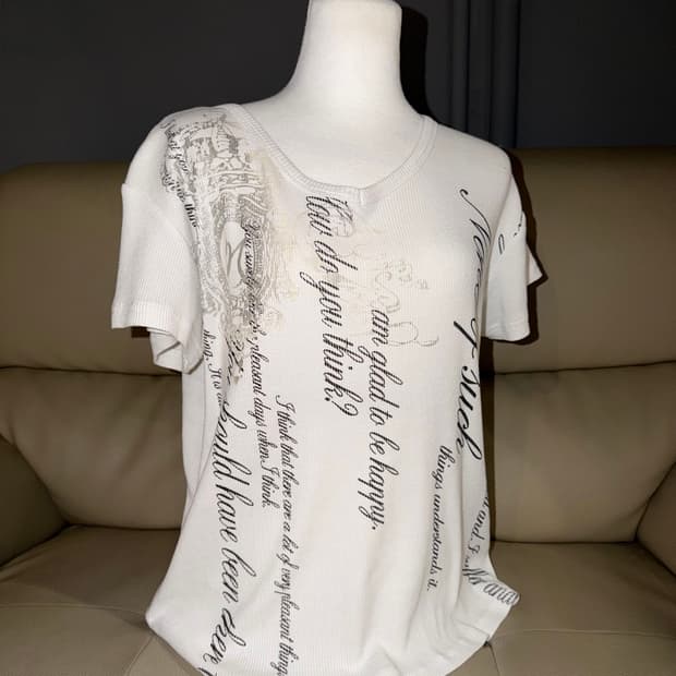 script lettering detail tee