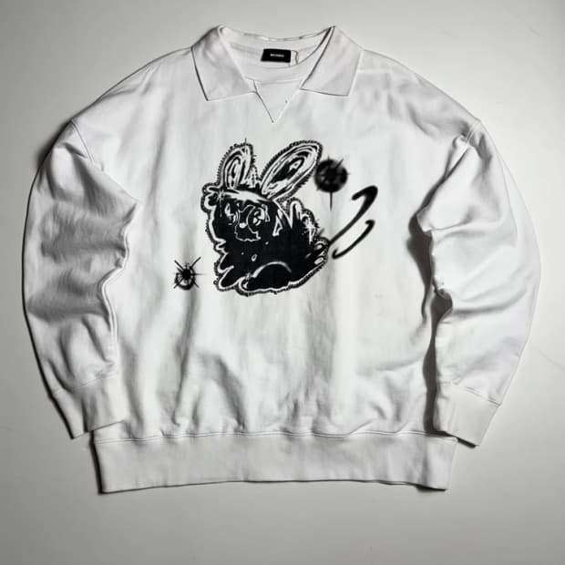 웰던 21FW 몬스터 카라 래빗 그래픽 맨투맨 R2179