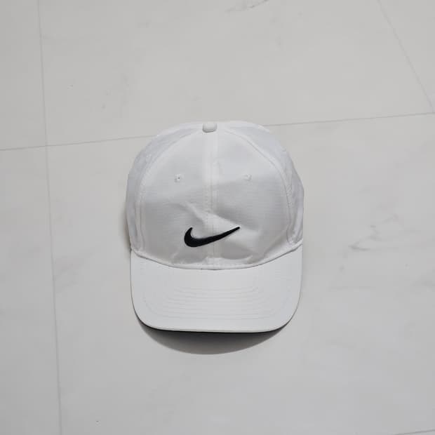 나이키 레거시91 드라이핏 화이트 볼캡