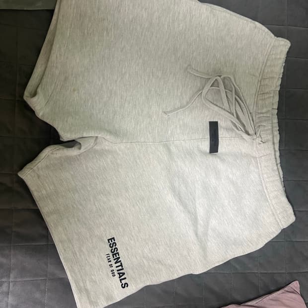 피어오브갓 에센셜 라이트오트밀 반바지 m사이즈 판매합니다