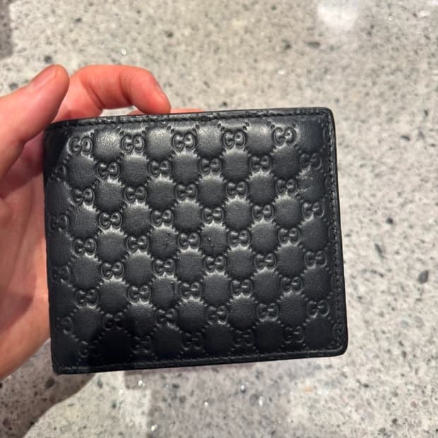 구찌 GG 엠보 반지갑 블랙