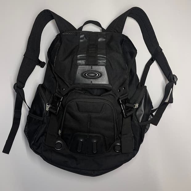 오클리 블랙 백팩