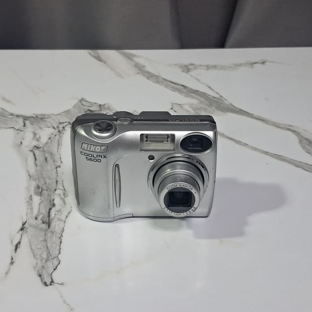Nikon 빈티지 디카 Coolpix 5600 하자 있음!