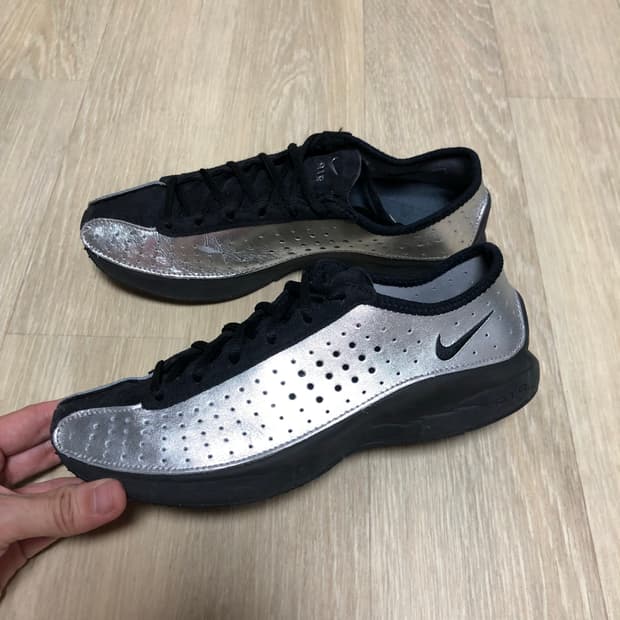 (235) 나이키 NIKE 에어 슈퍼플라이 W 메탈릭 실버 앤트러사이트