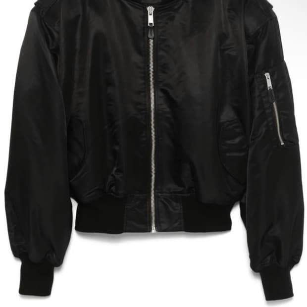 Entire studio broad 후드 봄버