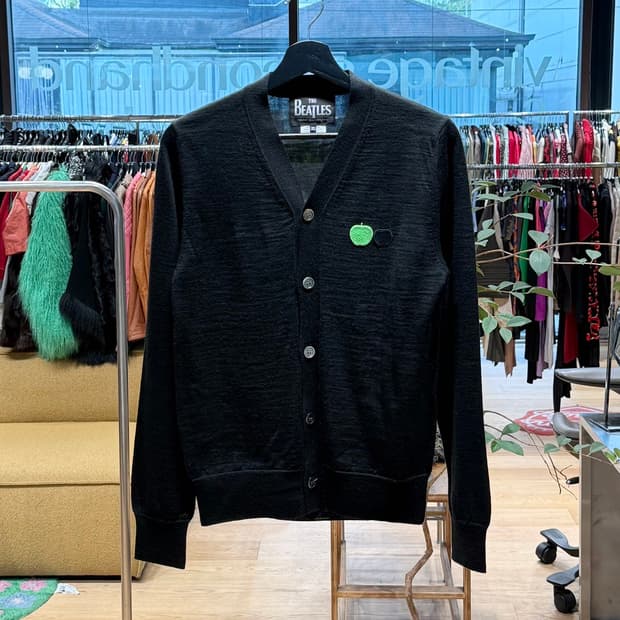 더 비틀즈 x 꼼데가르송 블랙 애플 가디건 