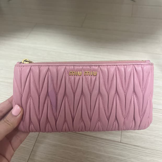 미우미우 마틀라세 핑크 장지갑