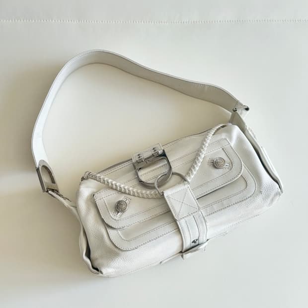 디올 D링 로고백