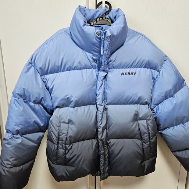 널디 머큐리 그라데이션 다운 패딩 M