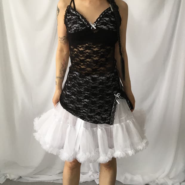 Lace sleeveless
