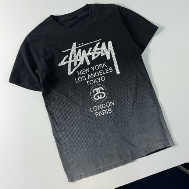 Stussy  스투시 그라데이션 월드투어 블랙 티셔츠  