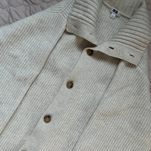 유니클로 수플레얀 스탠드 카라 가디건 팝니다