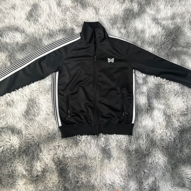 니들스 트랙져지 스무스 차콜