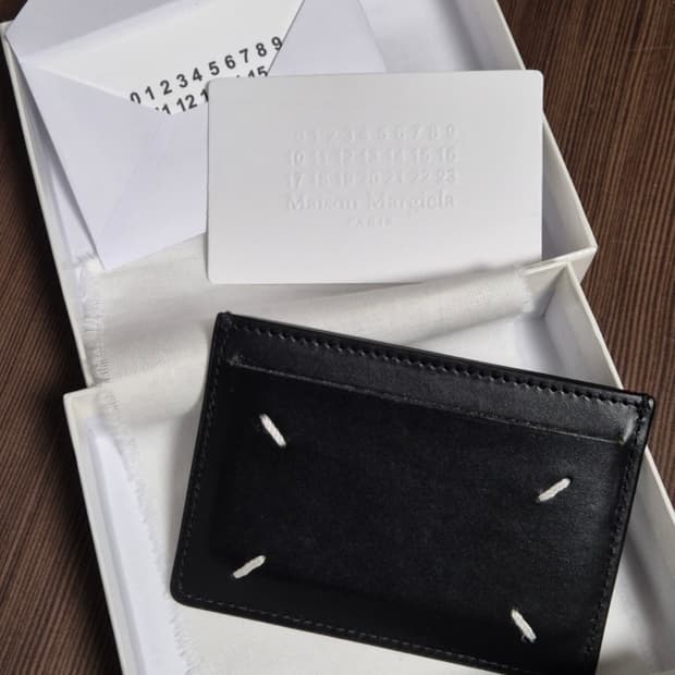 메종 마르지엘라 카드지갑 (풀박스 급처)