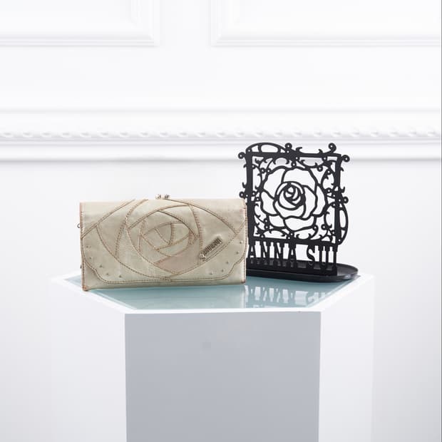 Anna Sui 로즈우드 가마구치 장지갑