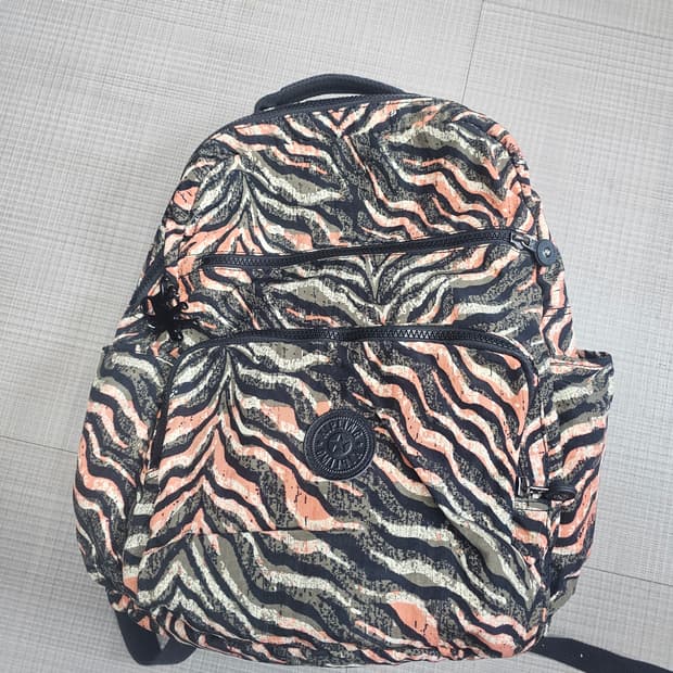 키플링 지브라 서울 백팩