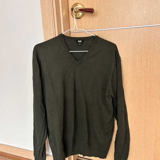 유니클로 브이넥 다크그린 니트 XL