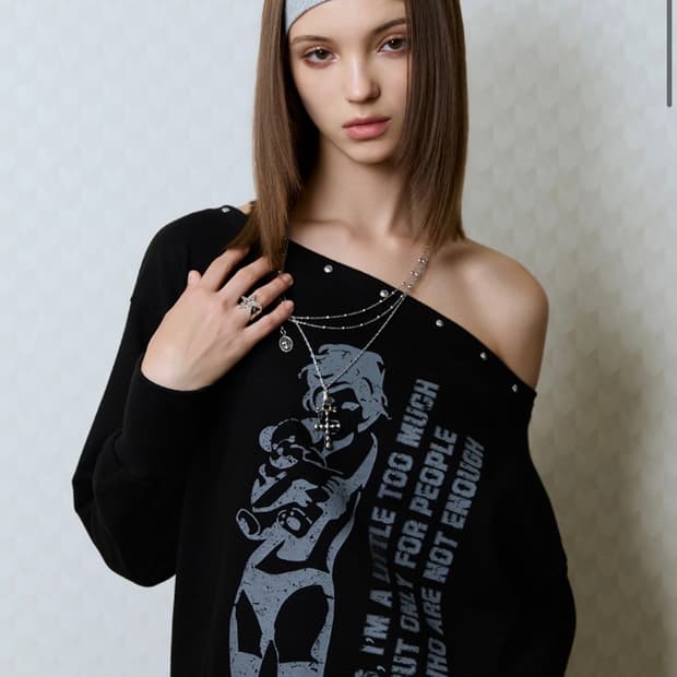 러브이즈트루 GT ONE SHOULDER SWEATSHIRT(BLACK)