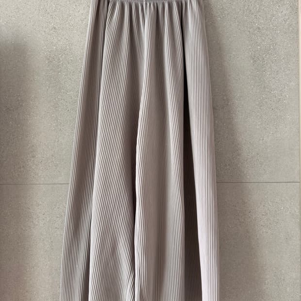 플리츠 주름 얇은 긴바지 그레이 홈웨어