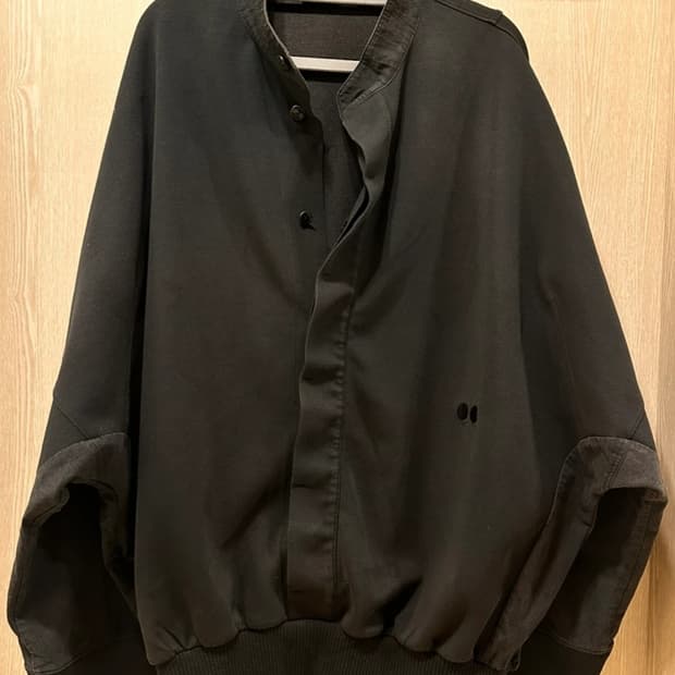 송지오 셔츠형 맨투맨 블랙