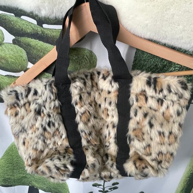 Maison Gilfy 퍼 호피 미니 토트백