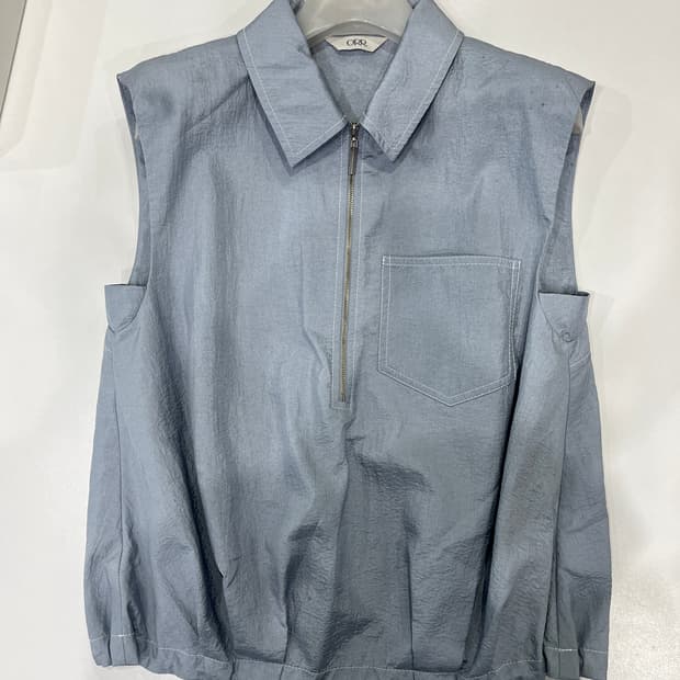 오르 슬리브리스 블라우스