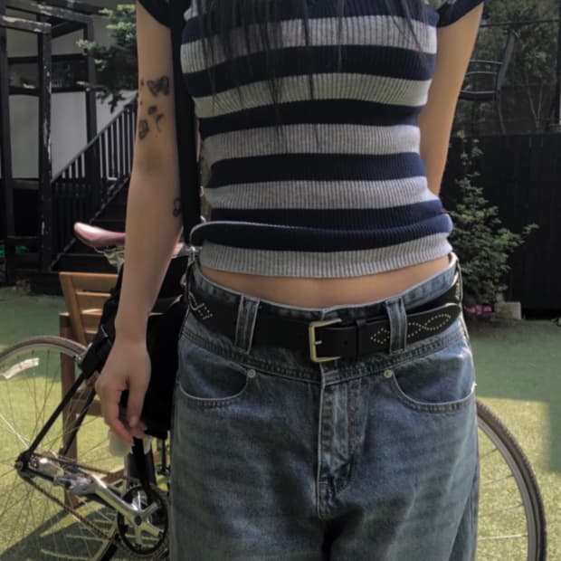 이즈이즈 [ee] s/t wish knit (navy) 팝니다.