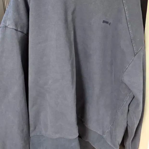 준지 24시즌 맨투맨 M사이즈 팝니다