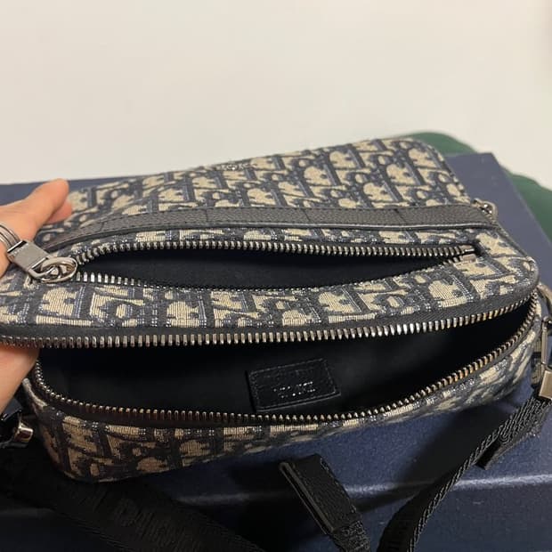 디올 메신저백!