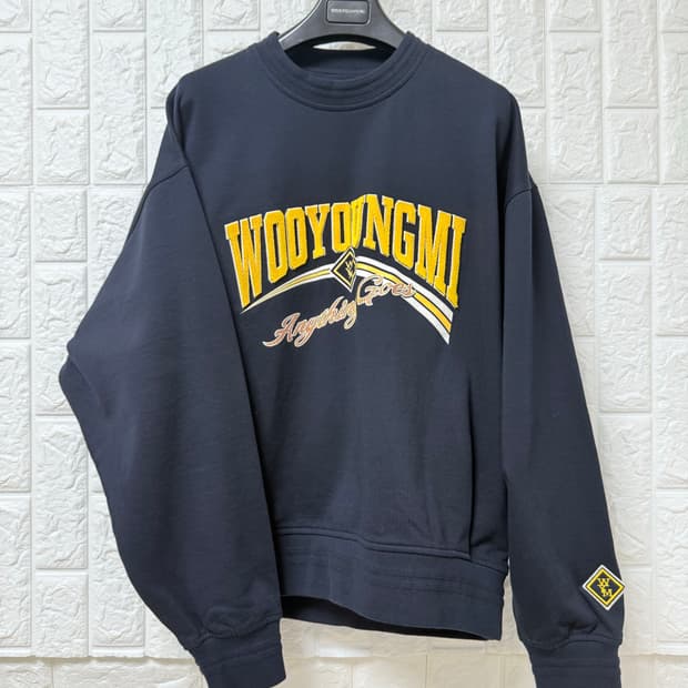 (25FW새상품)우영미 네이비 렌티큘러 로고 스웨트셔츠(46)