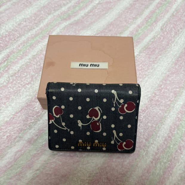 미우미우 데님 체리 반지갑 