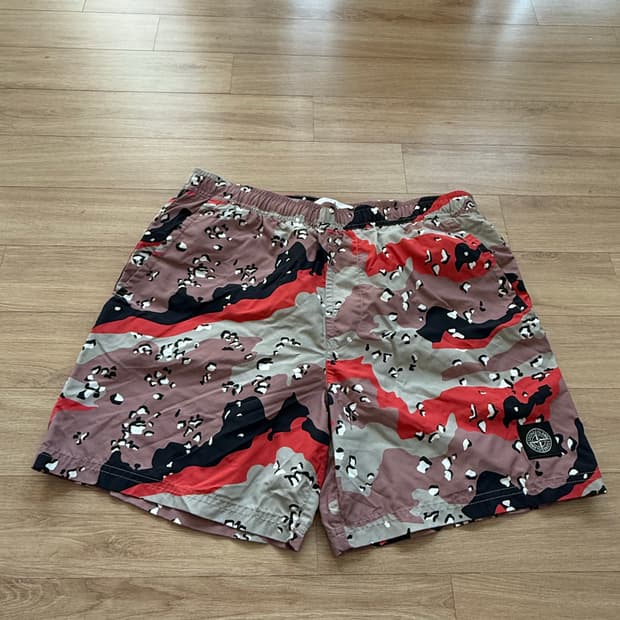 스톤아일랜드 데저트 카모 반바지 새상품