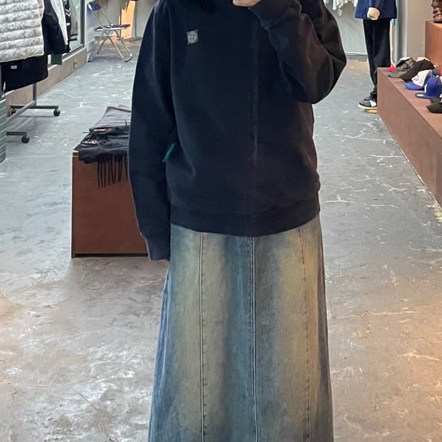 스톤아일랜드 로고패치 네이비 맨투맨 H1174