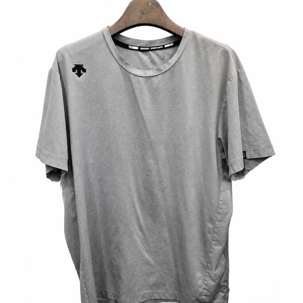 110,2XL )) DESCENTE 데싱트 반팔티셔츠! 그레이&블랙