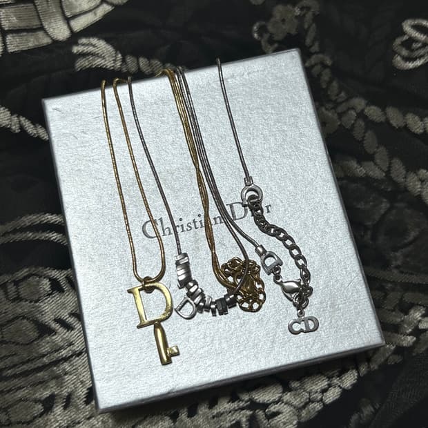 DIOR vitage 목걸이 2종 