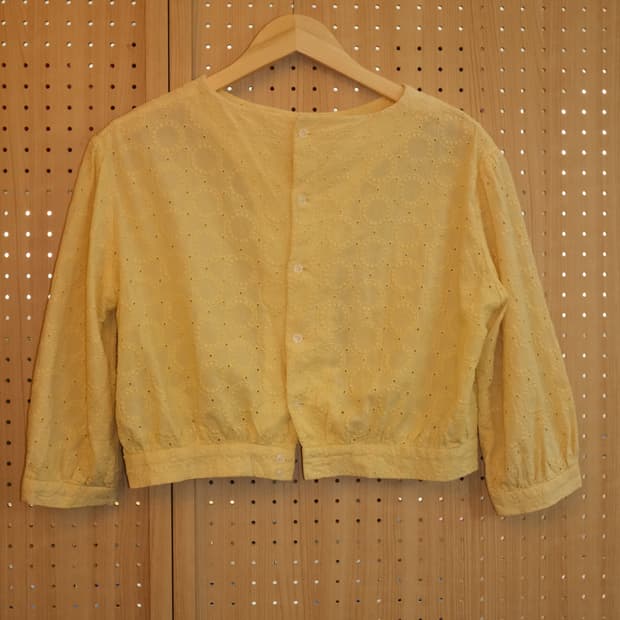 빔즈보이 연노랑 자수 블라우스