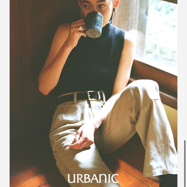 (새상품)얼바닉 카나비 슬리브리스 니트