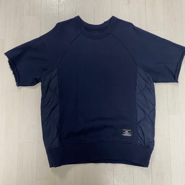 알파인더스트리 퀄팅 반팔 맨투맨 (size m)