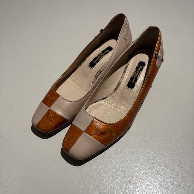 Kinloch Anderson 투톤 레더 펌프스 힐 240mm