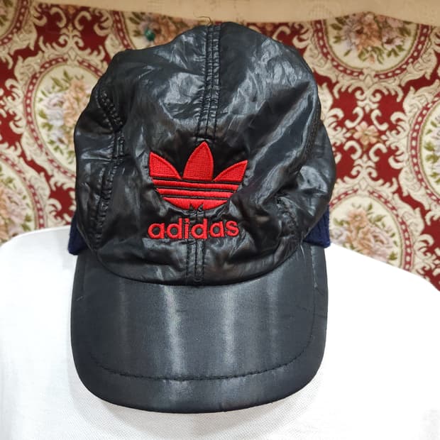 아디다스 데상트 90s 자수로고 귀달이 캠프캡

